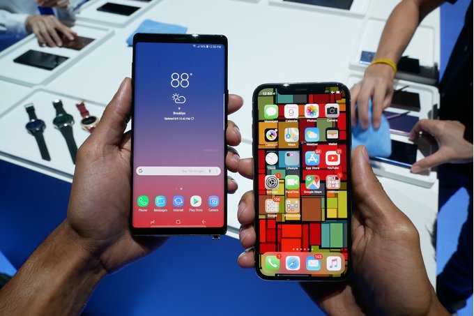 Galaxy-Note-9-vs.-iPhone-X-Battle-of-the-1000-flagships