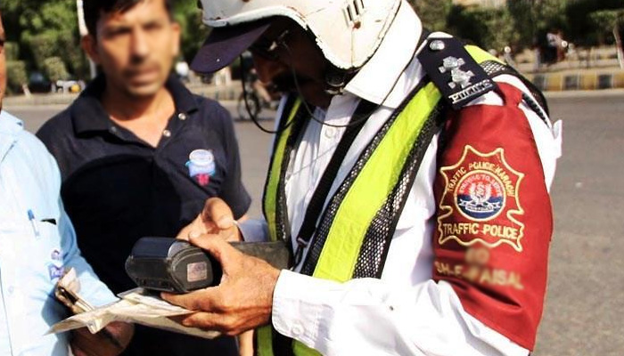 Traffic-Police-Karachi-Camera-TechJuice