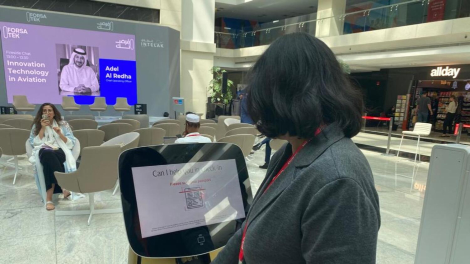 Emirates Check In Robot-Sara