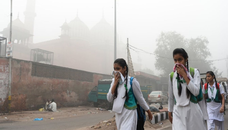 Punjab Govt Orders One Week Closure Of Primary Schools Amid Hazardous Smog In Lahore